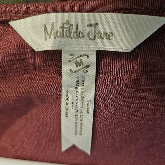 Matilda Jane - Top Thermal Peplum Soft Shirt - Burgundy - Size Medium - Picture 4 of 5